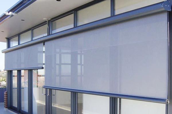 Có nên sử dụng rèm chống nắng ngoài trời hay không? Có nên sử dụng rèm chống nắng ngoài trời hay không?