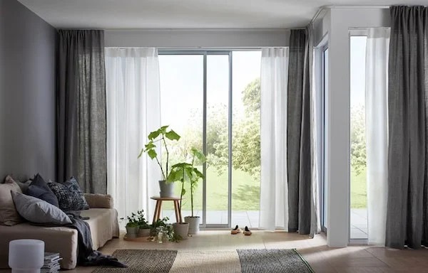rèm cửa cho tường màu trắng