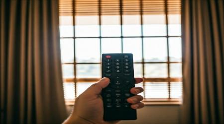 Khám Phá Ưu Nhược Điểm Của Rèm Cửa Tự Động – Lựa Chọn Hoàn Hảo Cho Không Gian Hiện Đại