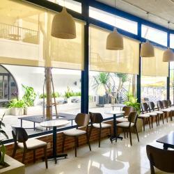 Nên lựa chọn mẫu rèm cửa nào để trang trí quán cafe?